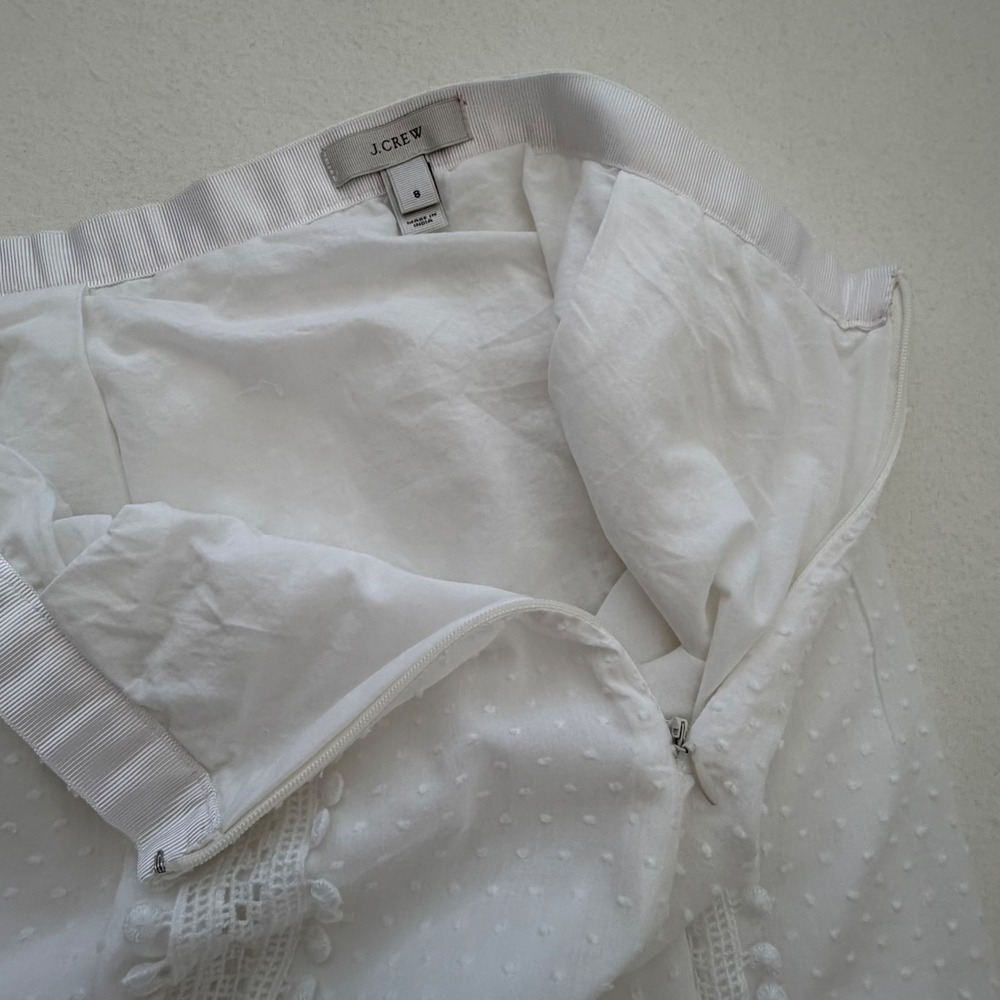 J.Crew Mini Skirt Crochet Lace White Cotton Swiss Dot Pom Pom Summer Boho 8 EUC - Picture 9 of 14